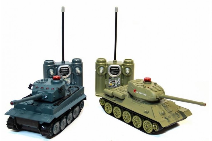 Танковый бой на радиоуправлении Abtoys Т34 и Tiger 1:28 Huan QI 508-555